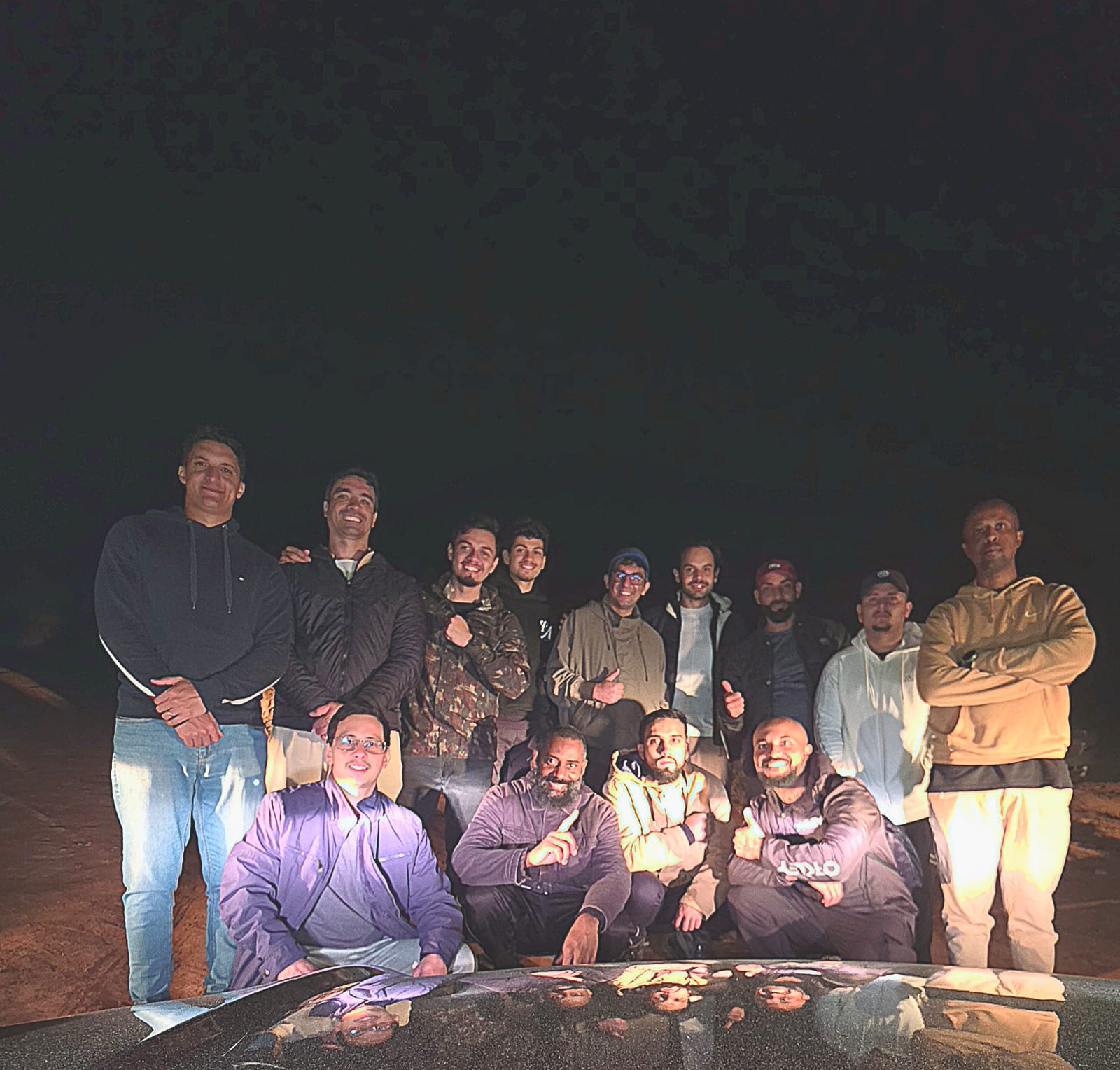 Grupo reunido em comunhão